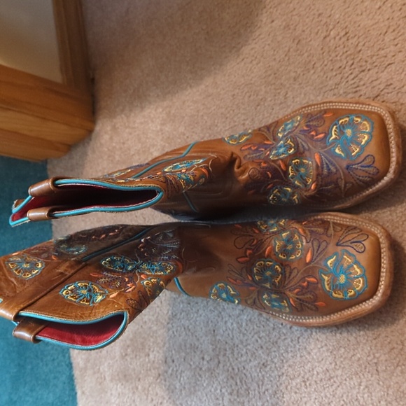 Macie Bean Boots - Picture 2 of 9